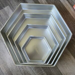 Wilton 4 Piece Graduated Hexagon Cake Pan Set Aluminum Tiered Wedding